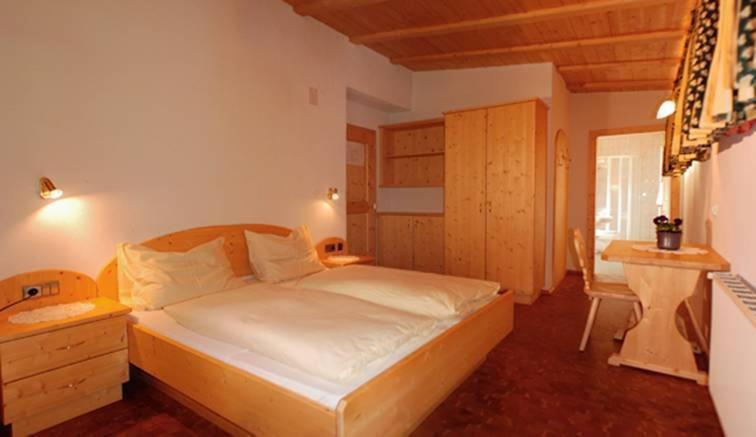 Pension Wiesenhof Freienfeld Zimmer foto